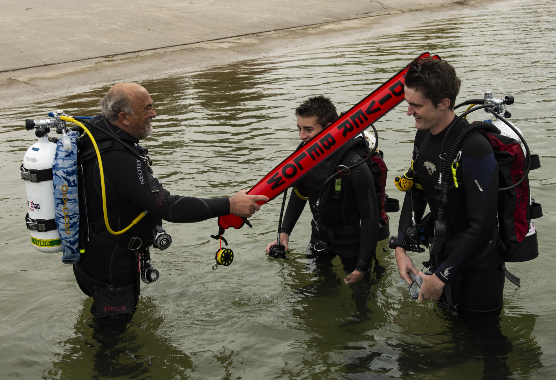 Students learning how to scuba dive